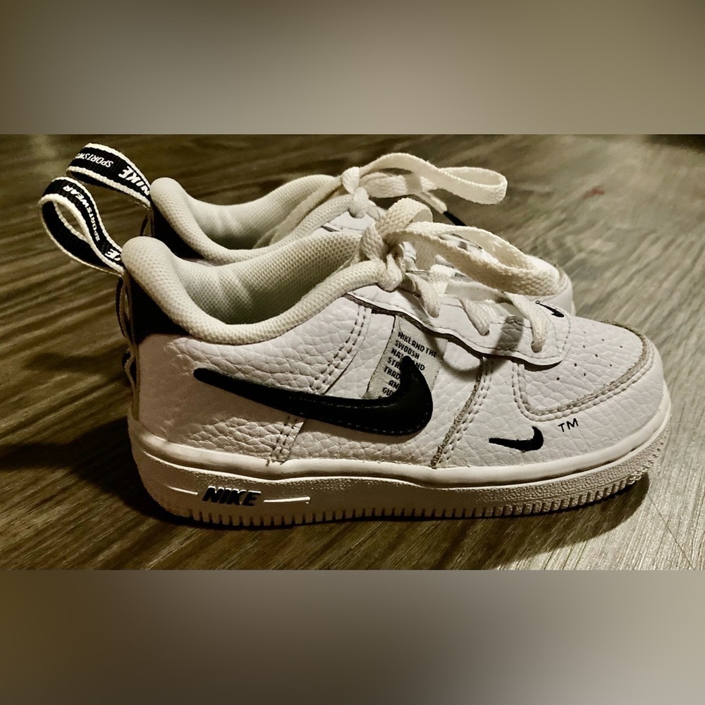 Nike Air Force One LV8 Shoes Size 8C